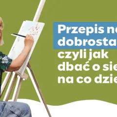 Kobieta maluje, szukając odpowiedzi na pytanie: co zrobić żeby być szczęśliwym? Dbanie o siebie to klucz do dobrostanu.