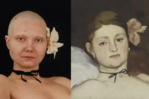 Katarzyna Kozyra w "Olimpii" odtwarza słynny obraz Maneta, ukazując kobiece ciało z bliznami i kwiatem we włosach.