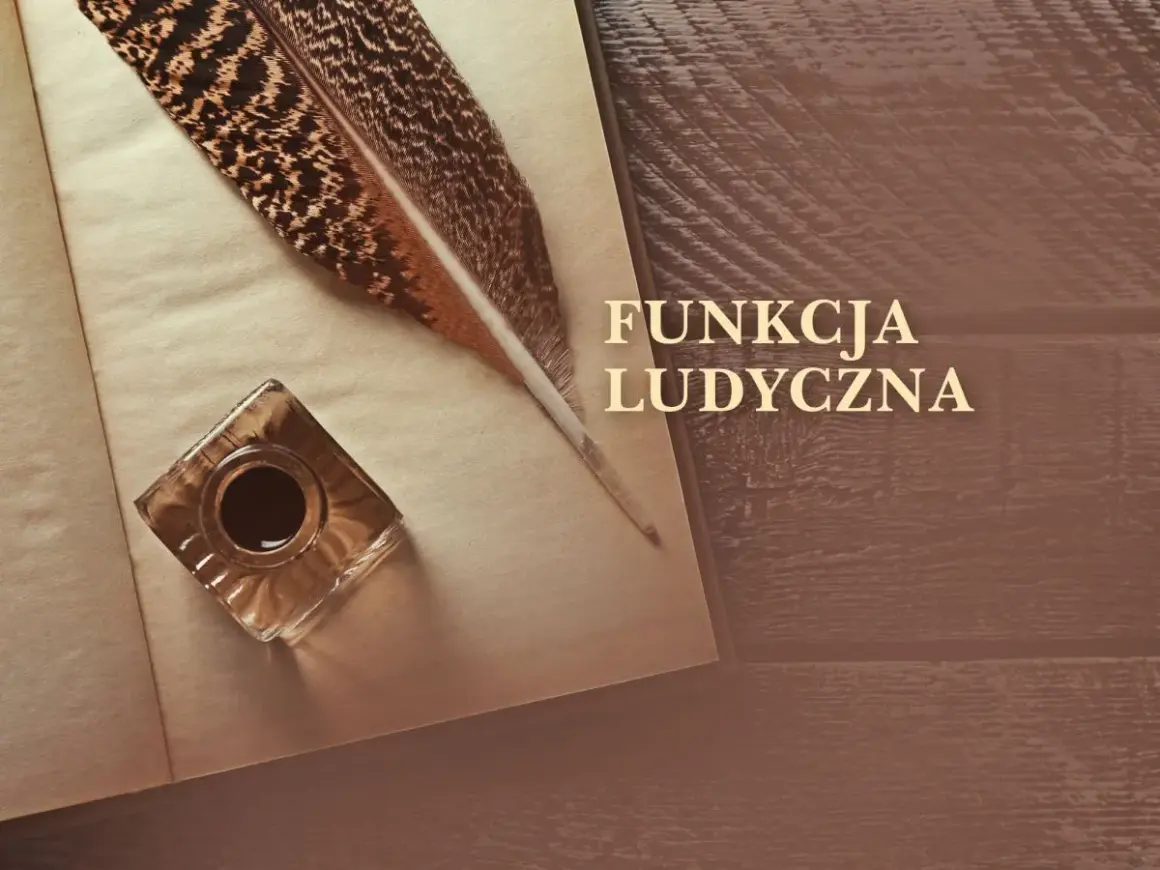 Pióro i kałamarz na otwartej księdze, symbolizujące funkcję ludyczną pisania i tworzenia.